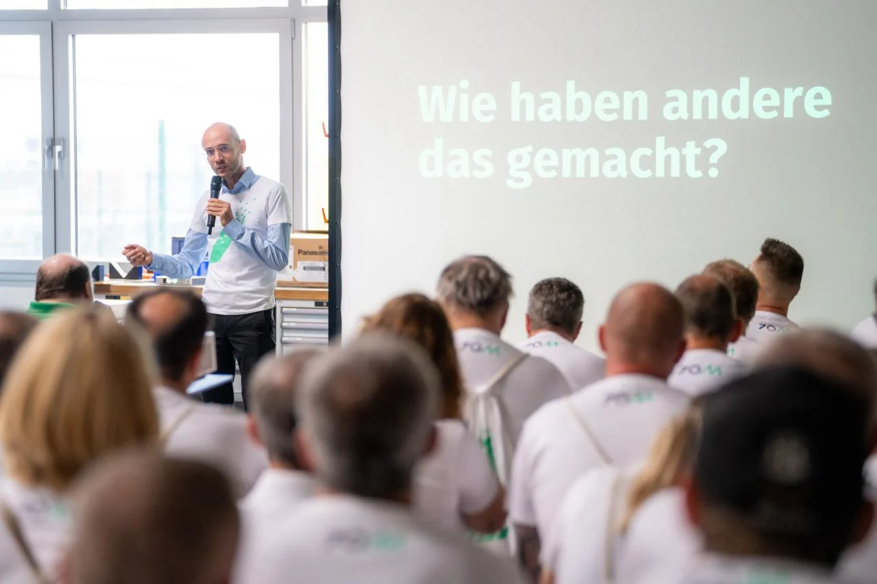 Leopold Rosenthal bei einer Veranstaltung vor Publikum